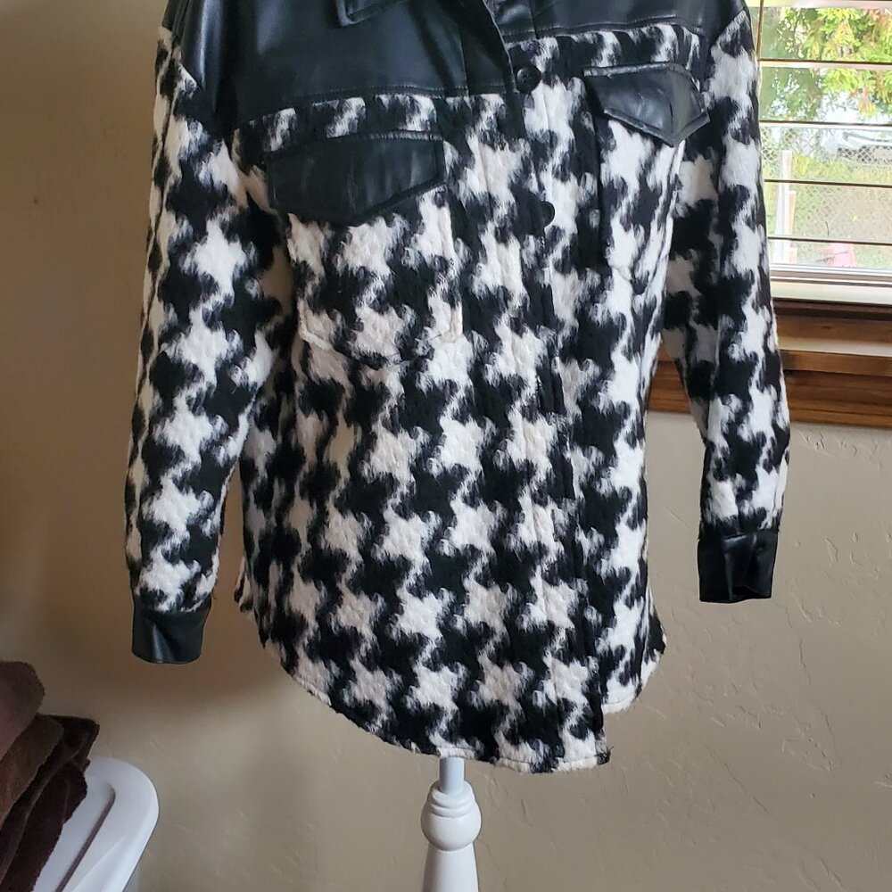 Vince Camuto Jacket with trim